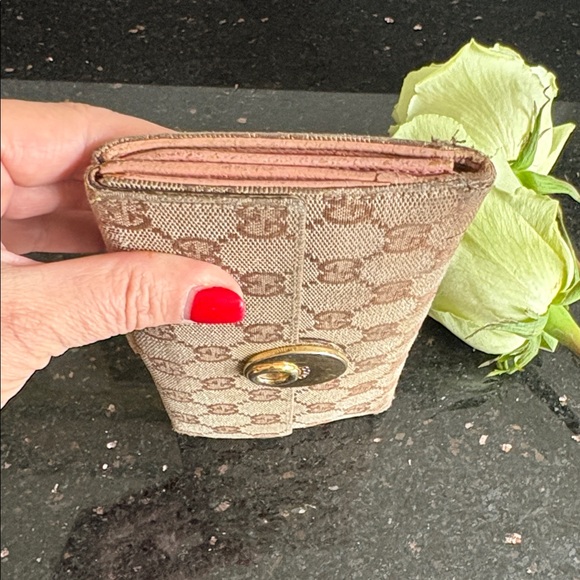 Gucci Vintage  Brown w/ Pink Interior Long Wallet. - Picture 8 of 12